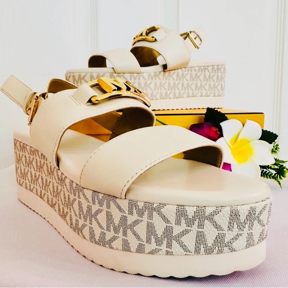 MICHAEL KORS ~ Women's Cream Colored Platform Sandals w/Signature MK Logo size 6